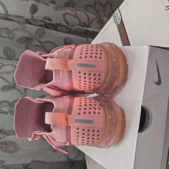 Gym shoe - Picture 2 of 4